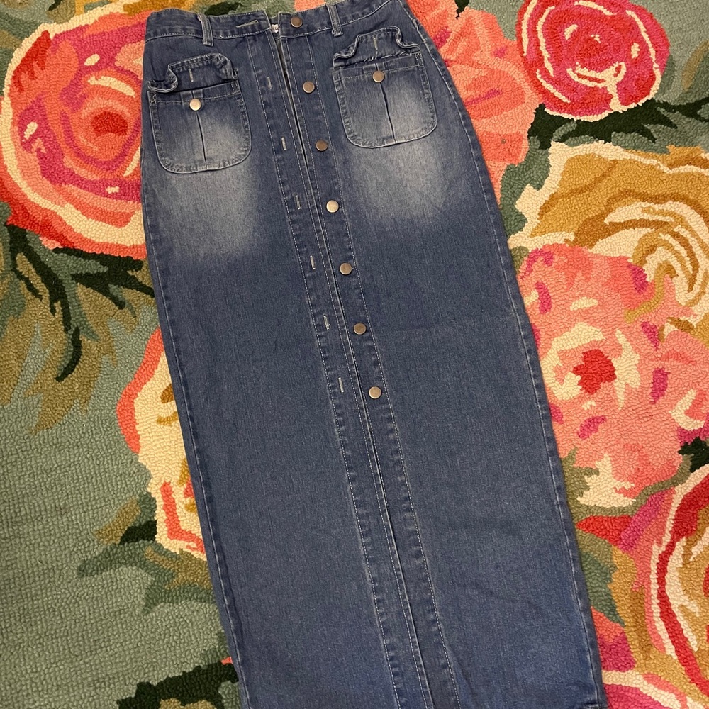 Y2K 90’s Button Front Denim Maxi Skirt